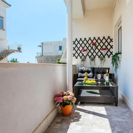 Firule Apartment-two Bedroom Urban Chic-prime Location-walk To Beach-free Parking アパート *