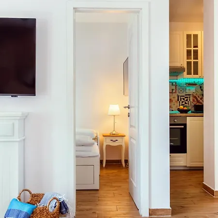 Firule Apartment-two Bedroom Urban Chic-prime Location-walk To Beach-free Parking