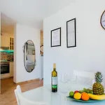Beachside With Parking Daire *