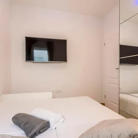 Lägenhet Firule Apartment-two Bedroom Urban Chic-prime Location-walk To Beach-free Parking