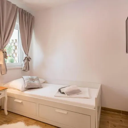 Firule Apartment-two Bedroom Urban Chic-prime Location-walk To Beach-free Parking Split
