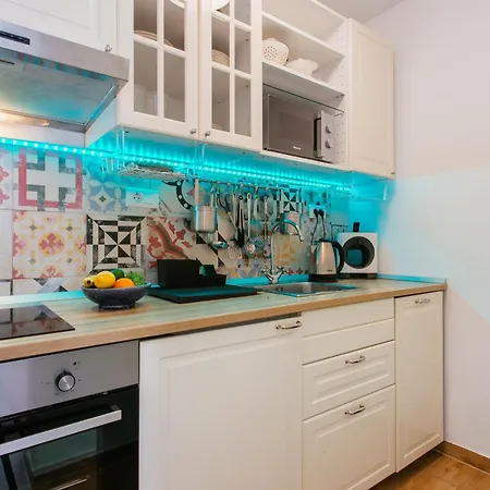 Апартаменты Beachside With Parking *