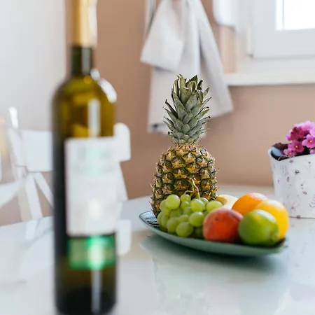 Firule Apartment-two Bedroom Urban Chic-prime Location-walk To Beach-free Parking Lägenhet Split