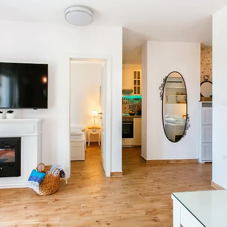 Firule Apartment-two Bedroom Urban Chic-prime Location-walk To Beach-free Parking 斯普利特