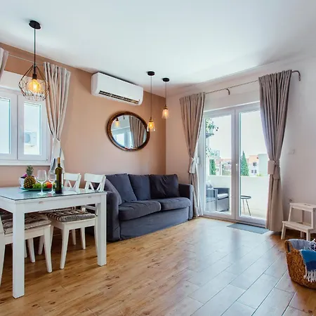 Beachside With Parking Апартаменты *