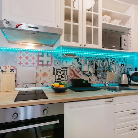 Firule Apartment-two Bedroom Urban Chic-prime Location-walk To Beach-free Parking 斯普利特