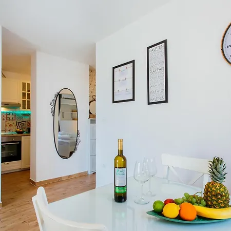 Firule Apartment-two Bedroom Urban Chic-prime Location-walk To Beach-free Parking 公寓 *