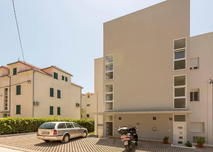 Apartman Firule Apartment-two Bedroom Urban Chic-prime Location-walk To Beach-free Parking
