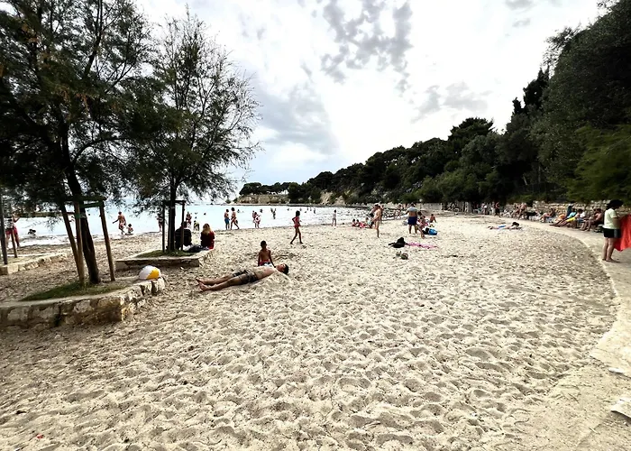 Firule Apartment-two Bedroom Urban Chic-prime Location-walk To Beach-free Parking *