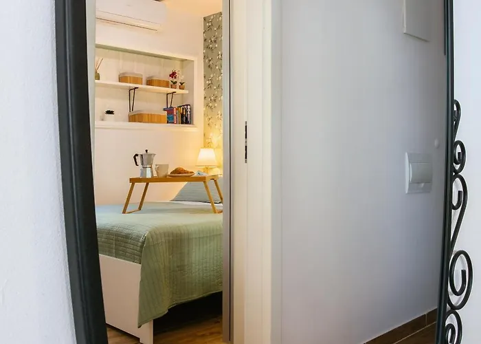 Apartman Firule Apartment-two Bedroom Urban Chic-prime Location-walk To Beach-free Parking *