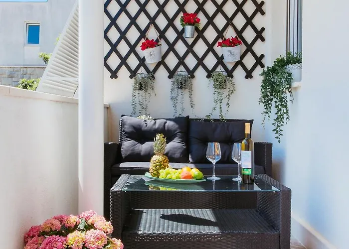 Firule Apartment-two Bedroom Urban Chic-prime Location-walk To Beach-free Parking Split