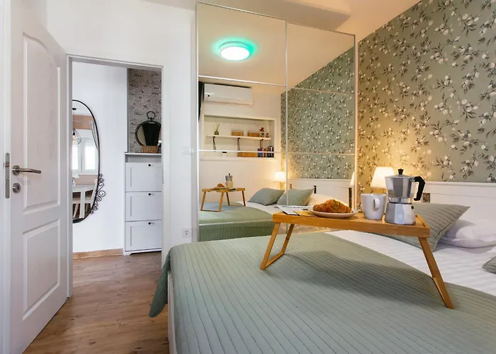 Firule Apartment-two Bedroom Urban Chic-prime Location-walk To Beach-free Parking Apartman Split