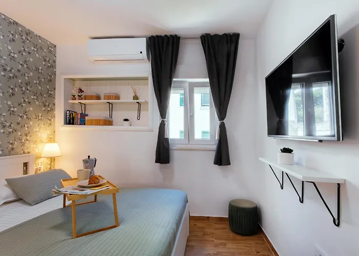 Firule Apartment-two Bedroom Urban Chic-prime Location-walk To Beach-free Parking Apartman