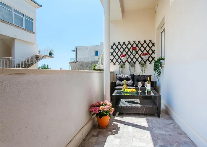 Firule Apartment-two Bedroom Urban Chic-prime Location-walk To Beach-free Parking Apartman *