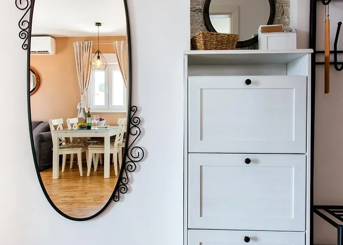 Apartman Firule Apartment-two Bedroom Urban Chic-prime Location-walk To Beach-free Parking Split