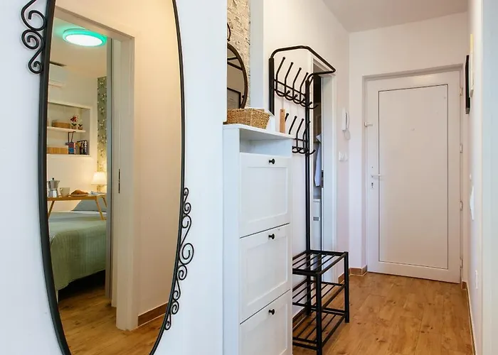 Apartman Firule Apartment-two Bedroom Urban Chic-prime Location-walk To Beach-free Parking Split