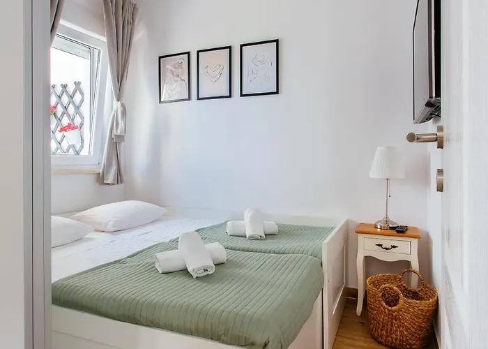 Apartman Firule Apartment-two Bedroom Urban Chic-prime Location-walk To Beach-free Parking Split