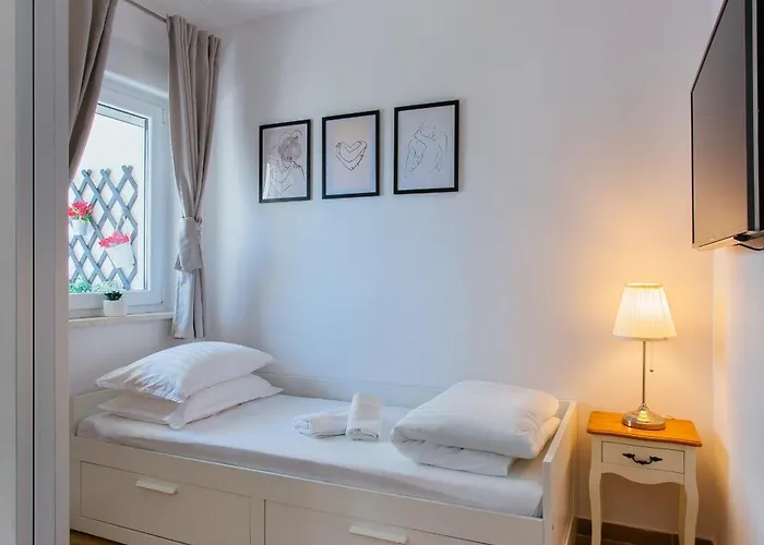 Apartman Firule Apartment-two Bedroom Urban Chic-prime Location-walk To Beach-free Parking *